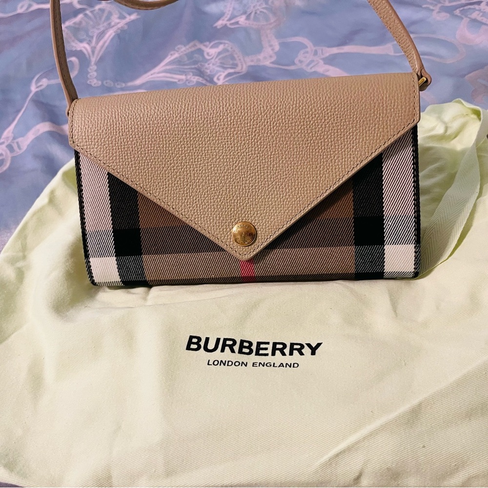 Burberry Calfskin House Check Hannah Wallet with Detachable Strap Tan